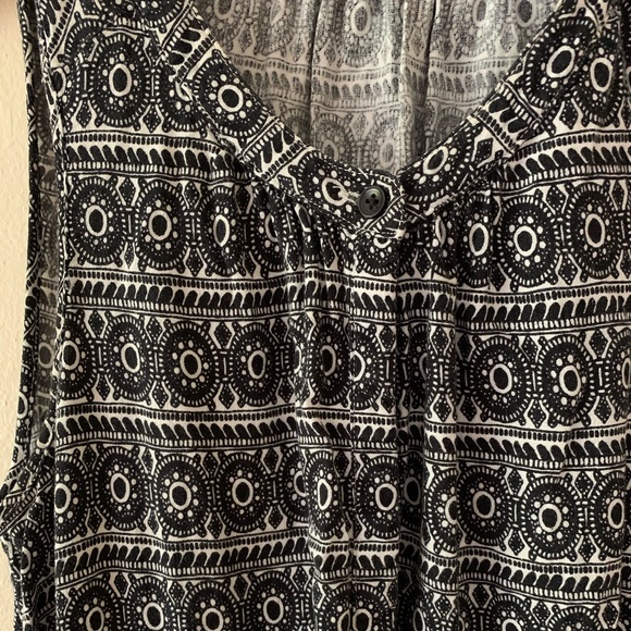 Patterned Romper - Picture 3 of 4